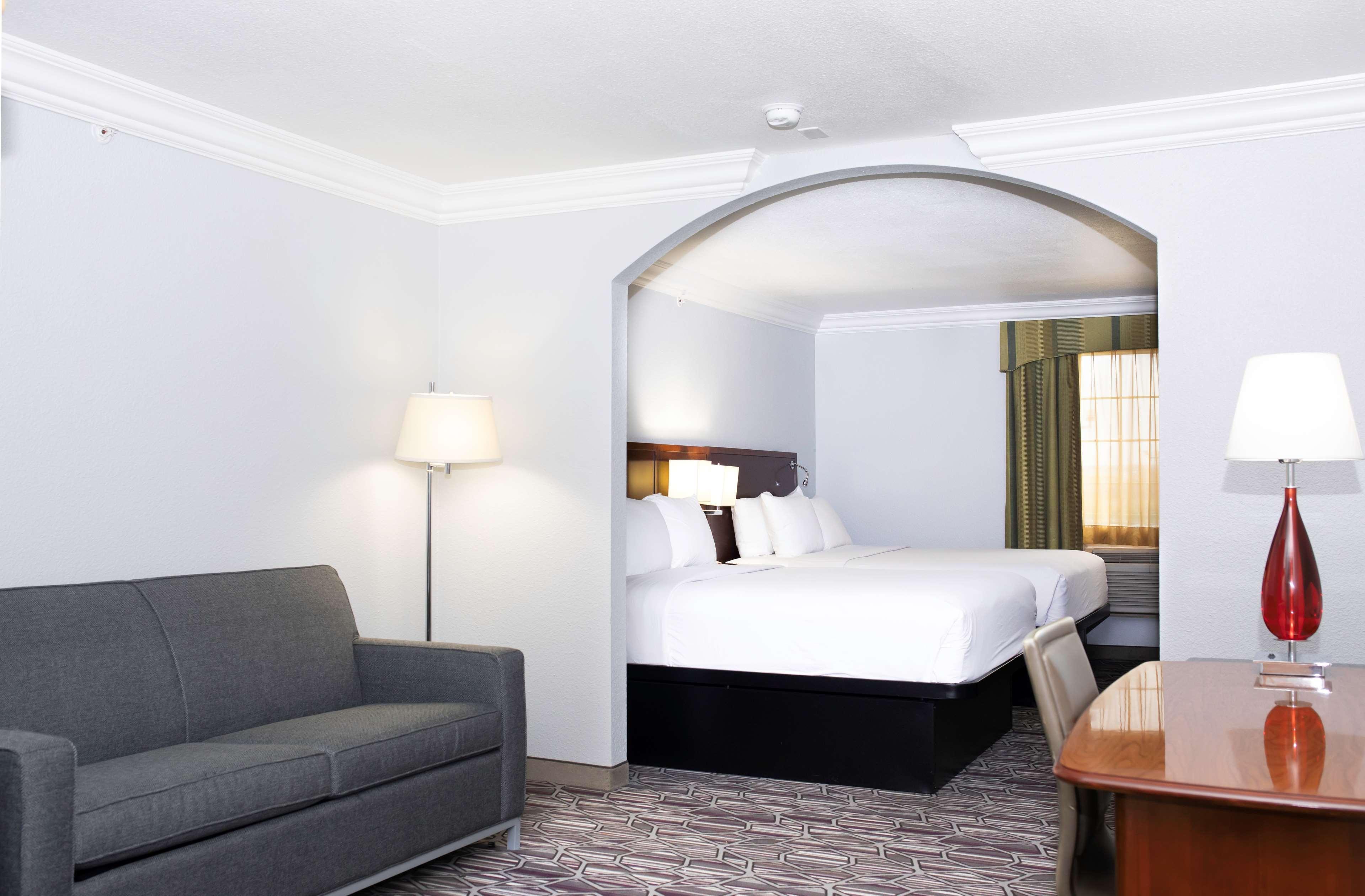 Surestay Plus By Best Western Fort Worth Benbrook Exterior photo