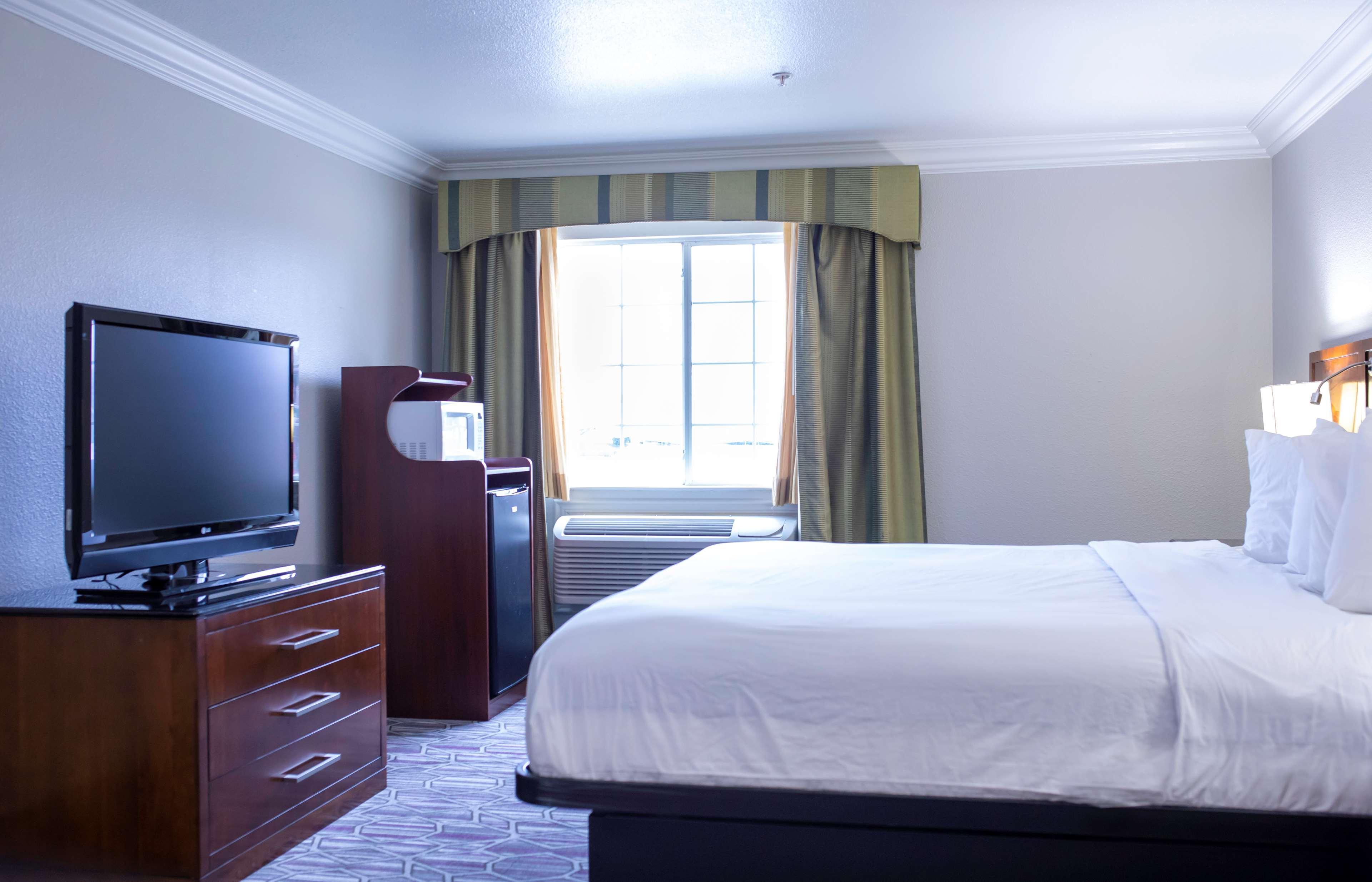 Surestay Plus By Best Western Fort Worth Benbrook Exterior photo
