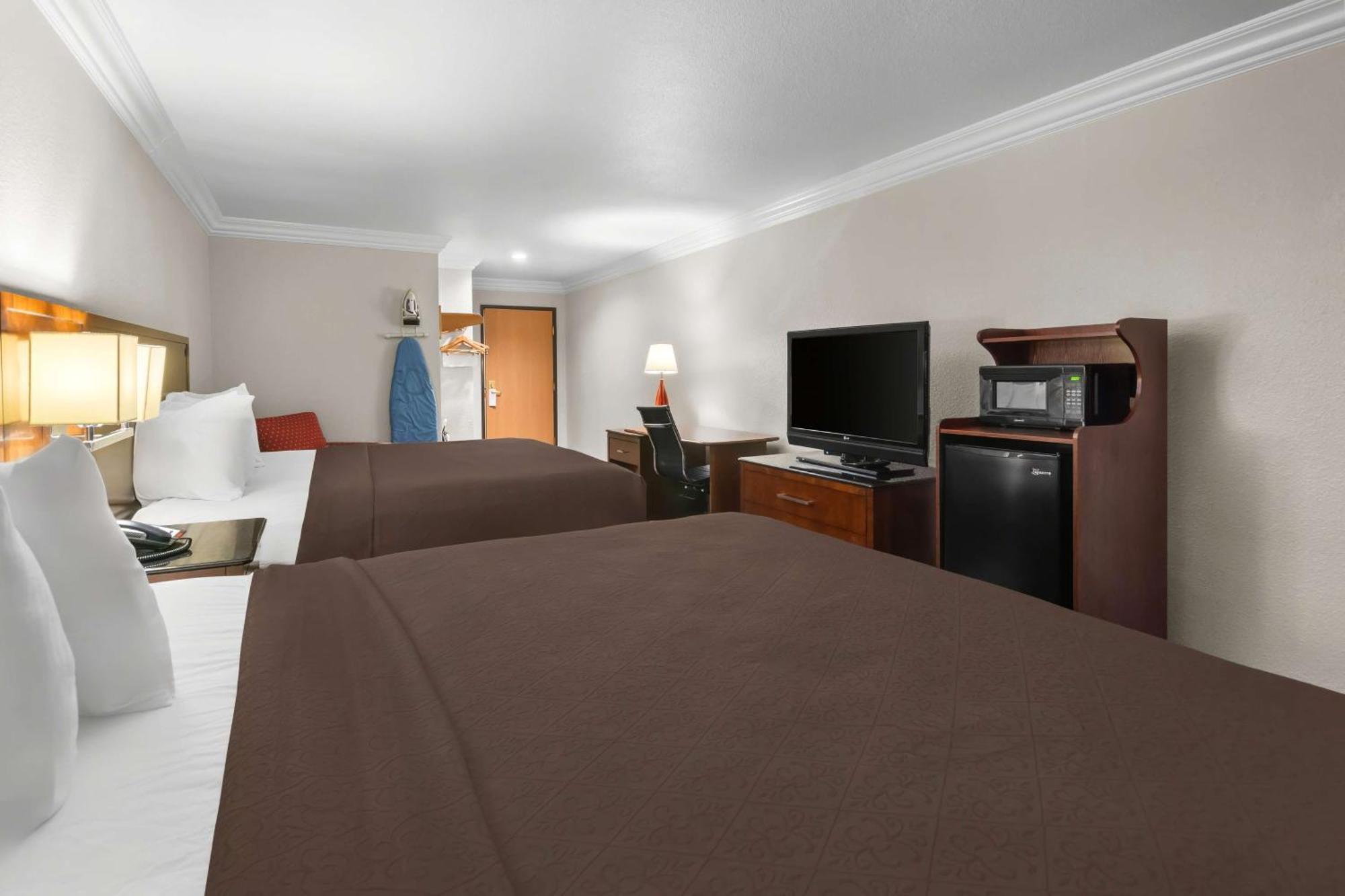 Surestay Plus By Best Western Fort Worth Benbrook Exterior photo