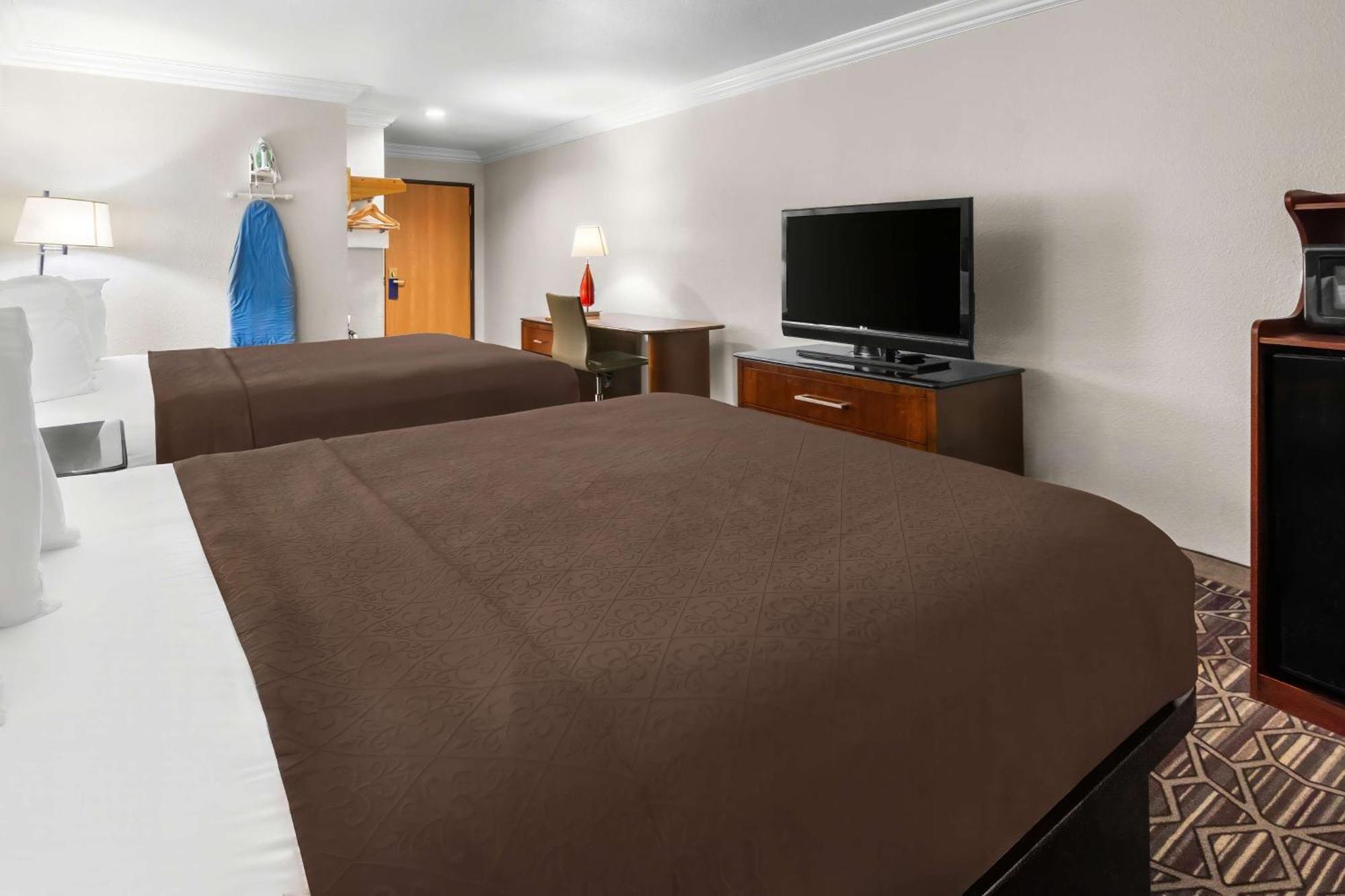 Surestay Plus By Best Western Fort Worth Benbrook Exterior photo