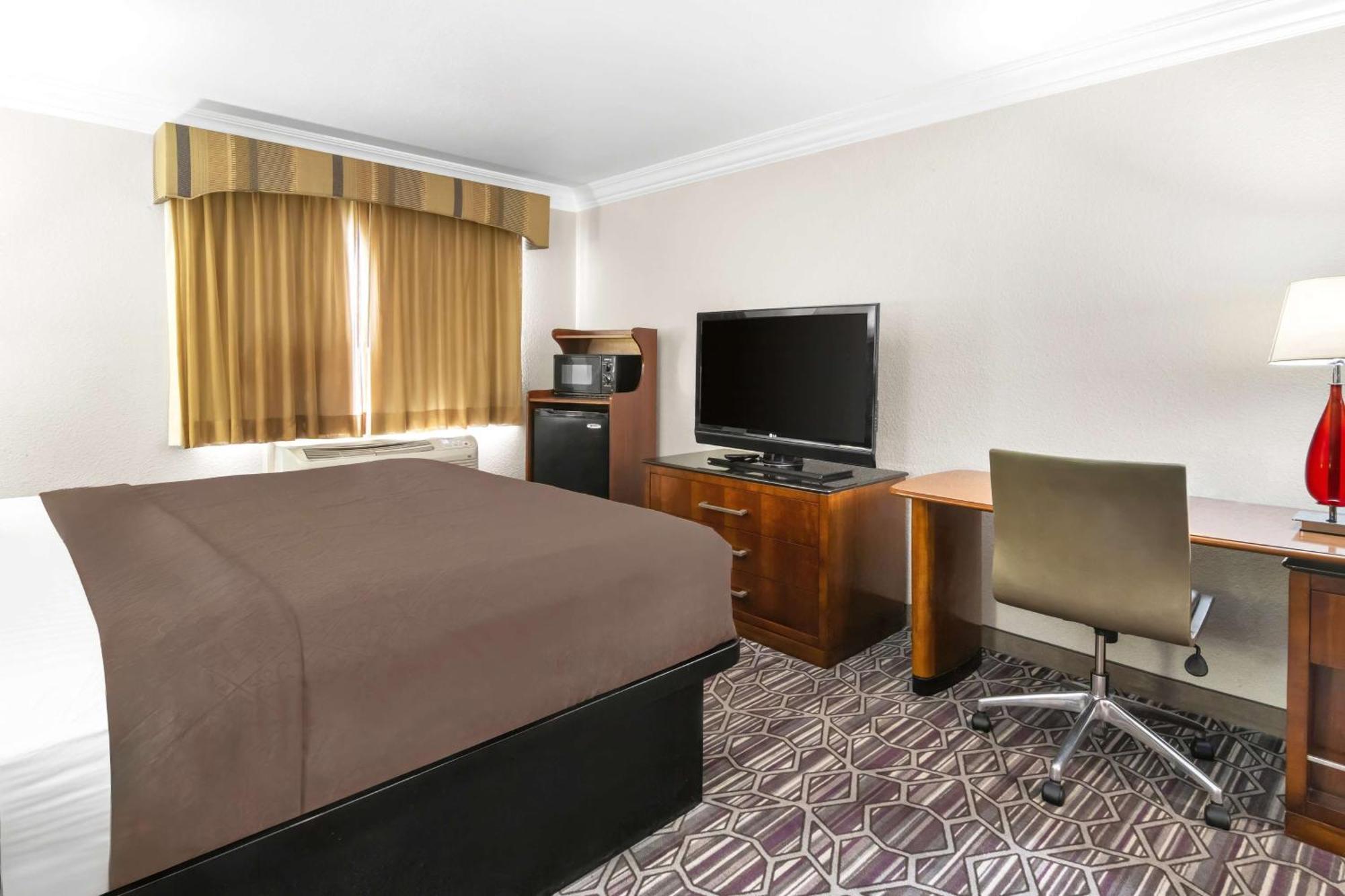 Surestay Plus By Best Western Fort Worth Benbrook Exterior photo