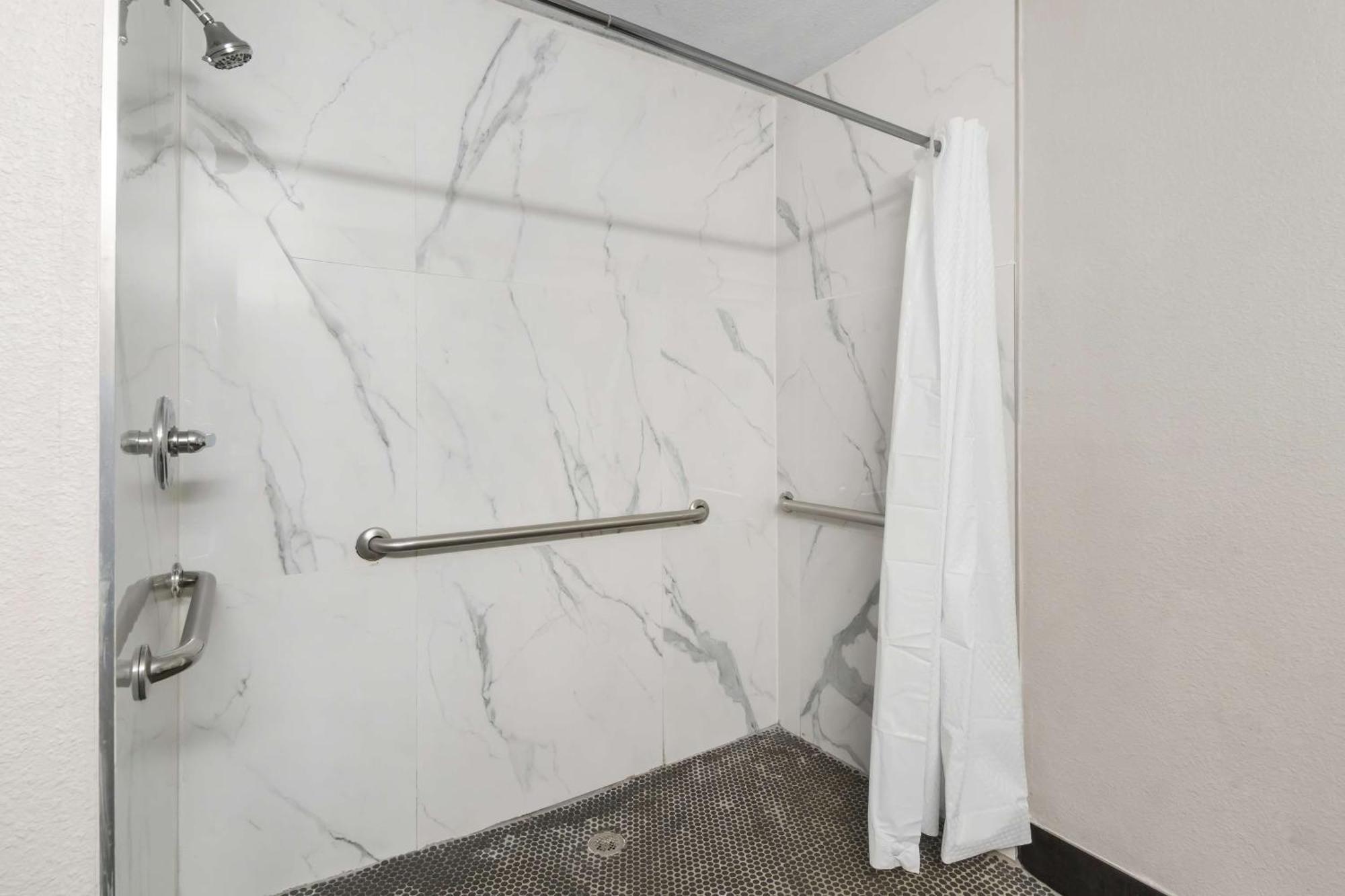 Surestay Plus By Best Western Fort Worth Benbrook Exterior photo