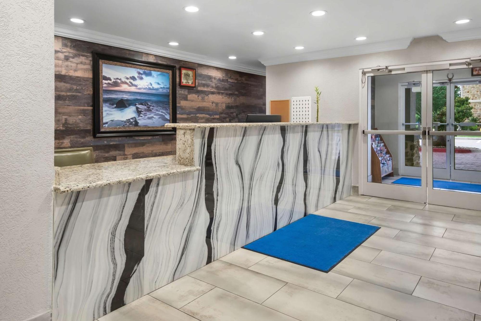 Surestay Plus By Best Western Fort Worth Benbrook Exterior photo