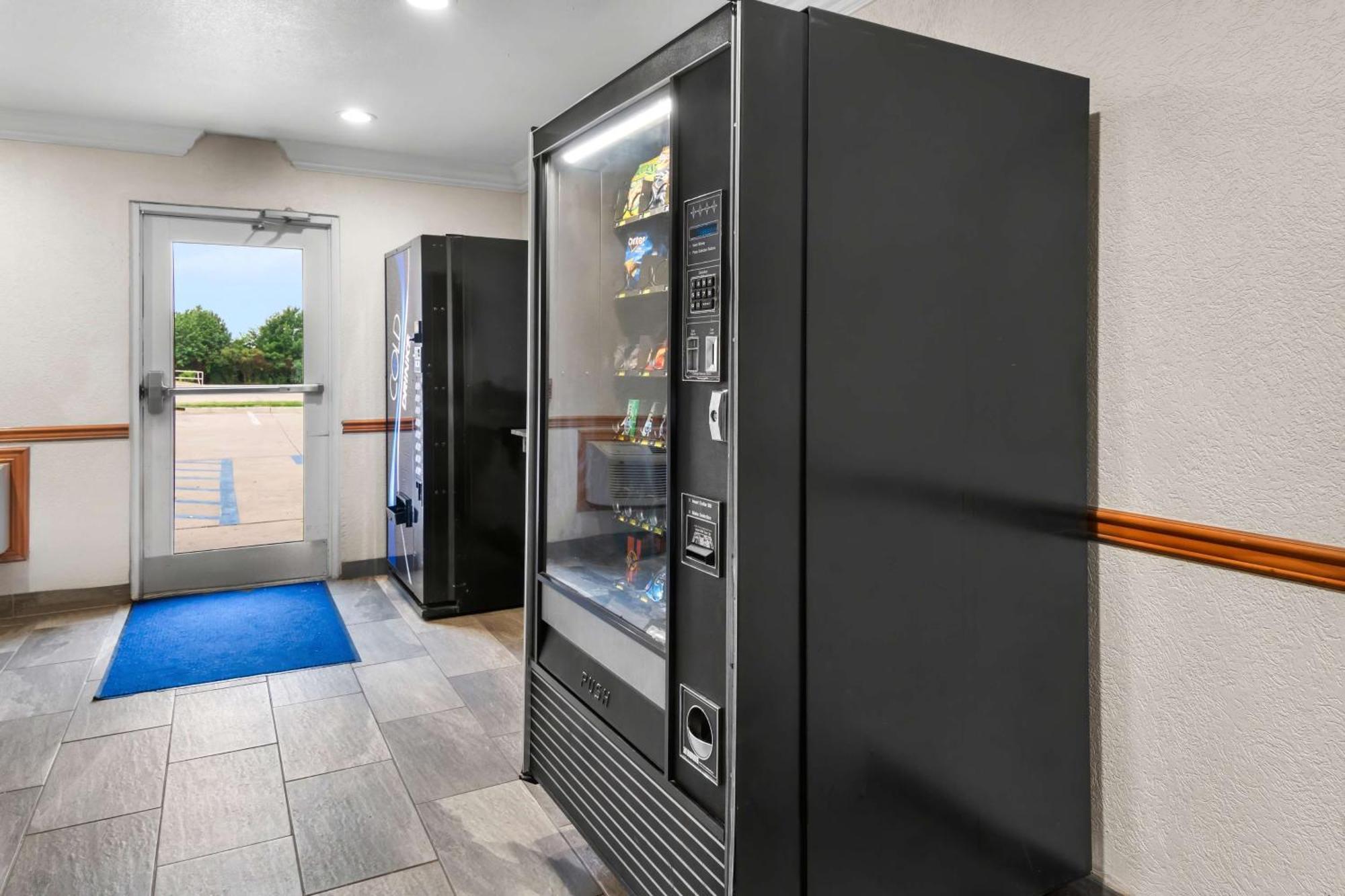 Surestay Plus By Best Western Fort Worth Benbrook Exterior photo