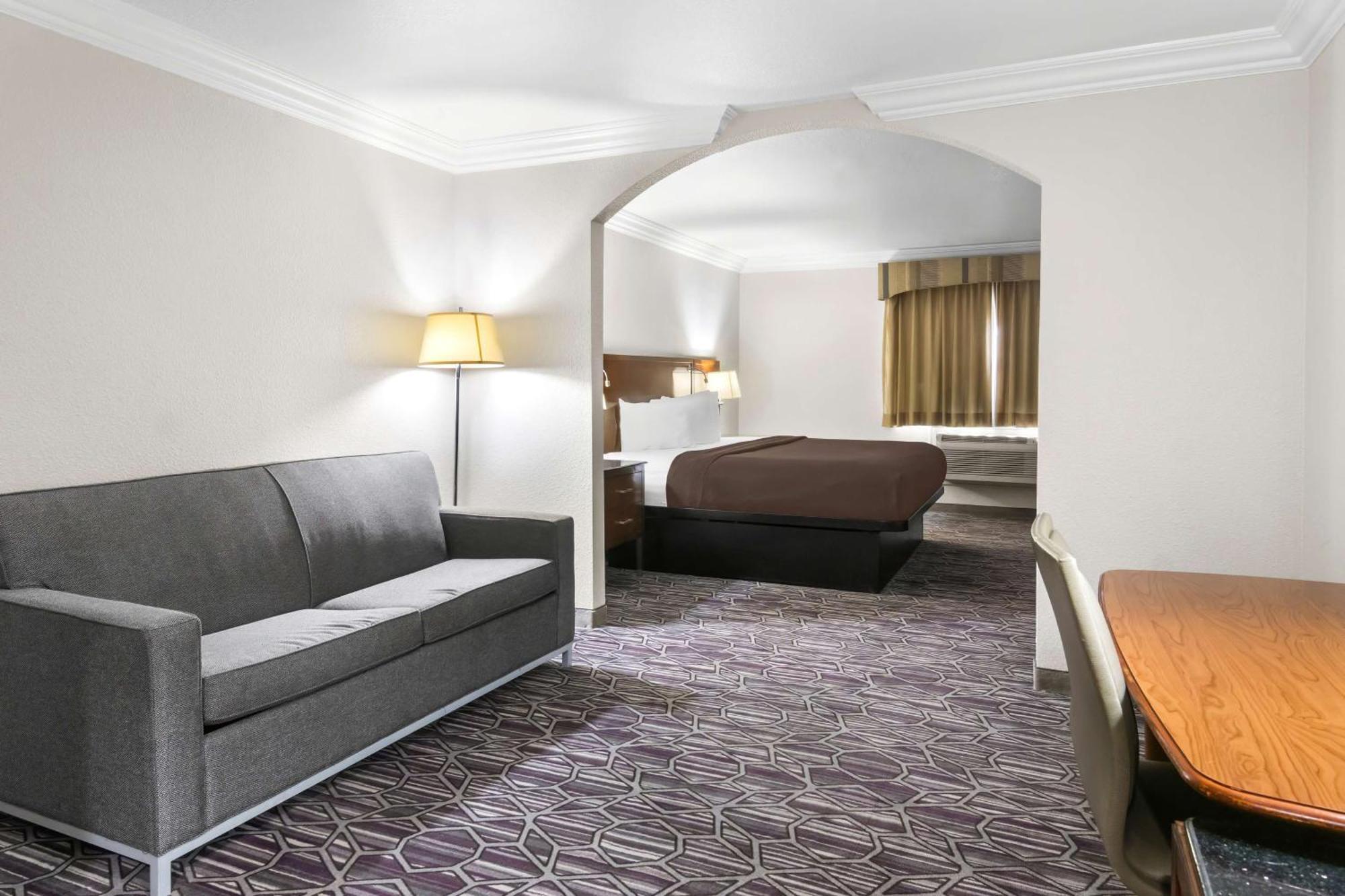 Surestay Plus By Best Western Fort Worth Benbrook Exterior photo